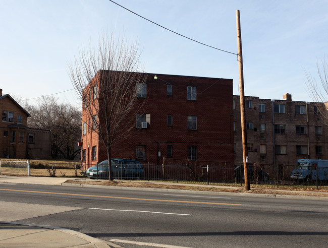 2482 Alabama Ave SE in Washington, DC - Foto de edificio - Building Photo