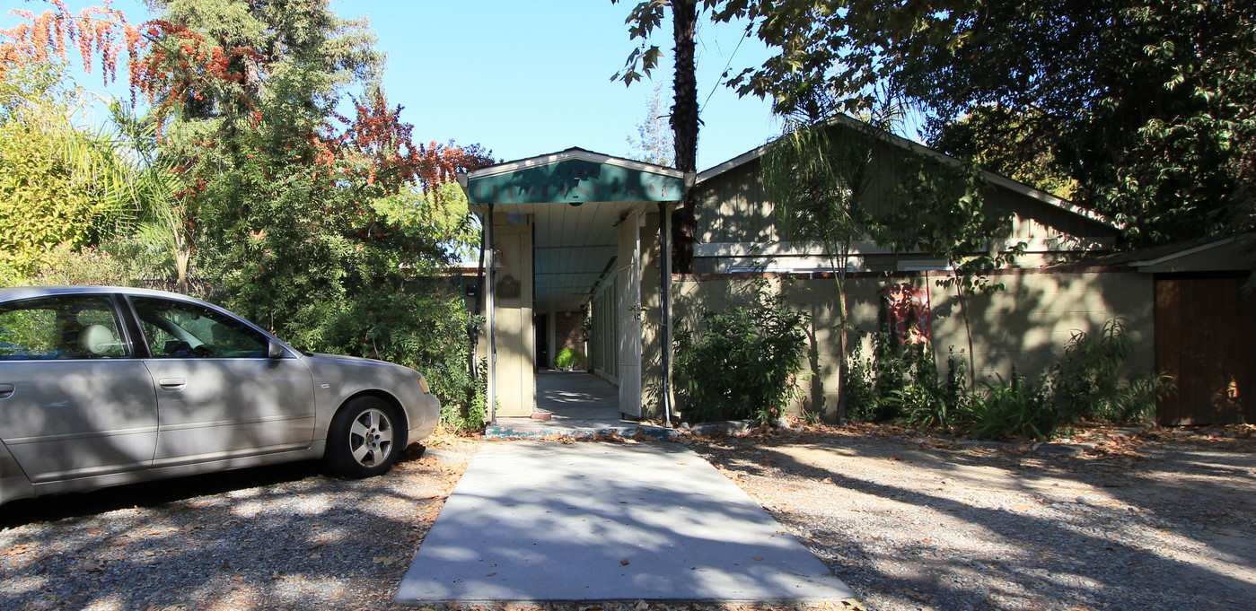 Blundenhouse in Fair Oaks, CA - Building Photo