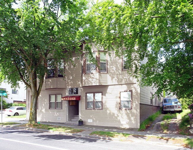 Landon Apartments in Seattle, WA - Foto de edificio - Building Photo