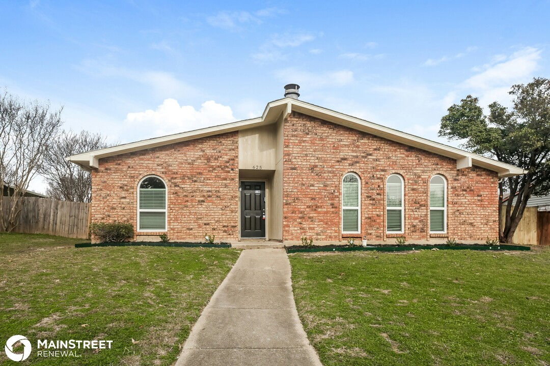 625 Nora Ln in Desoto, TX - Building Photo