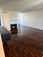 9766 Vía Nola in Burbank, CA - Building Photo - Building Photo