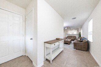 342 Mistflower, Unit C in New Braunfels, TX - Building Photo - Building Photo