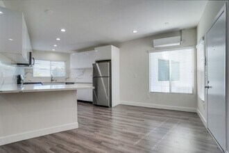 715 N Marlborough Ave in Inglewood, CA - Building Photo - Building Photo