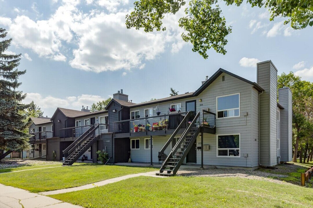 Edinburgh Place in Regina, SK - Foto de edificio