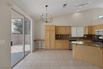 7544 Coral River Dr in Las Vegas, NV - Building Photo - Building Photo