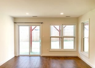 14711 Beaumeadow Dr, Unit Upper Level Room 2 in Centreville, VA - Building Photo - Building Photo