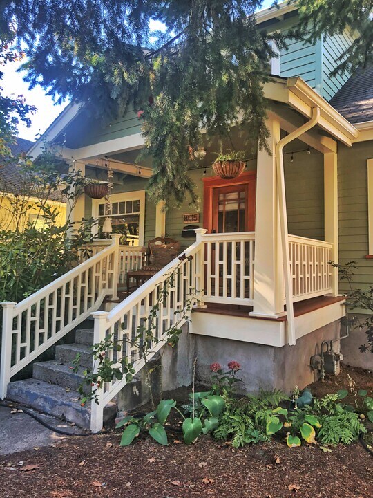 8015 N John Ave, Unit Upper in Portland, OR - Building Photo