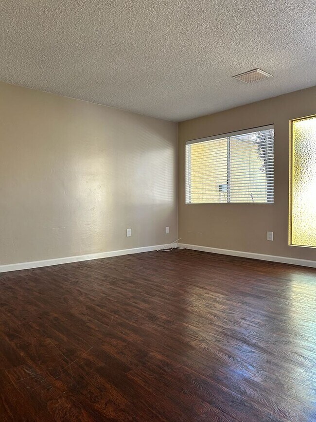 207 S Lumill St in Ridgecrest, CA - Building Photo - Building Photo
