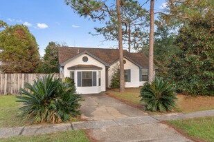 333 Hudson Dr in Crestview, FL - Building Photo