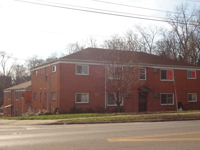 Embassy Flats in Cincinnati, OH - Building Photo