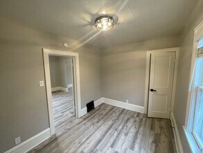 1440 N 28th St in Milwaukee, WI - Foto de edificio - Building Photo