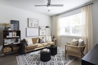 Broadstone Oliver in Houston, TX - Building Photo - Building Photo