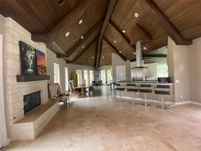 2911 S Saddlebrook Ln