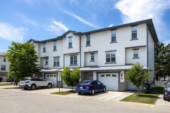 Kerrywood Estates in Red Deer, AB - Building Photo - Building Photo