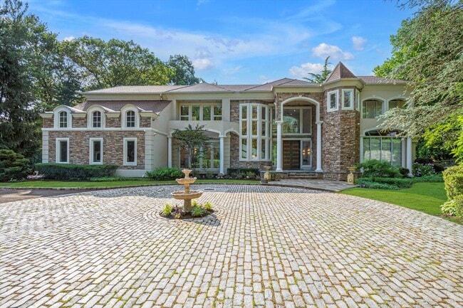 55 Coves Run in Syosset, NY - Building Photo - Building Photo