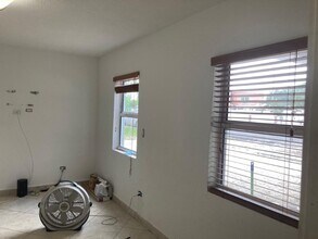 1521 E 7th Ct in Hialeah, FL - Building Photo - Building Photo