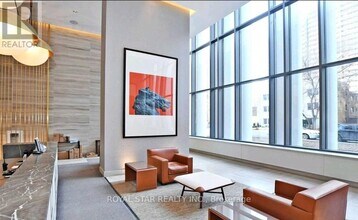 50 Charles St E in Toronto, ON - Building Photo - Building Photo