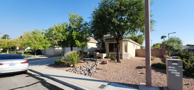 10279 Whispy Willow Way in Las Vegas, NV - Building Photo - Building Photo