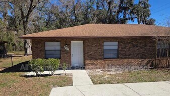 4944 Malibu Ct in Lakeland, FL - Building Photo