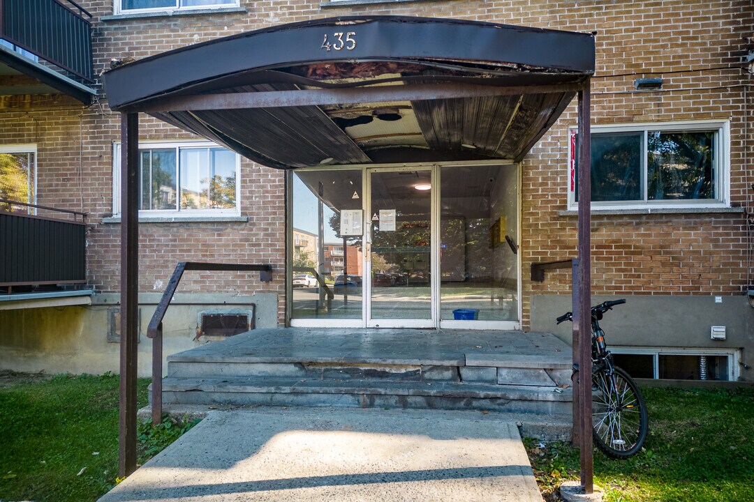 435 Bourke Av in Dorval, QC - Building Photo