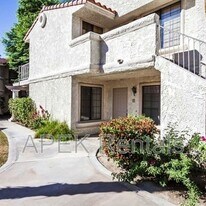 2001 E Camino Parocela in Palm Springs, CA - Building Photo