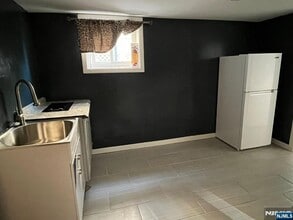 65 Westcott St in East Orange, NJ - Building Photo - Building Photo