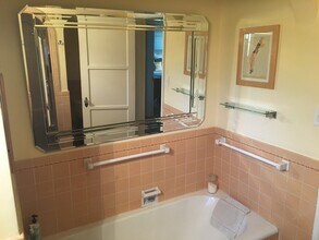 1294 Boynton St, Unit Upper House in Glendale, CA - Foto de edificio - Building Photo