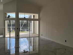 189 Cameron Dr in Weston, FL - Building Photo - Building Photo