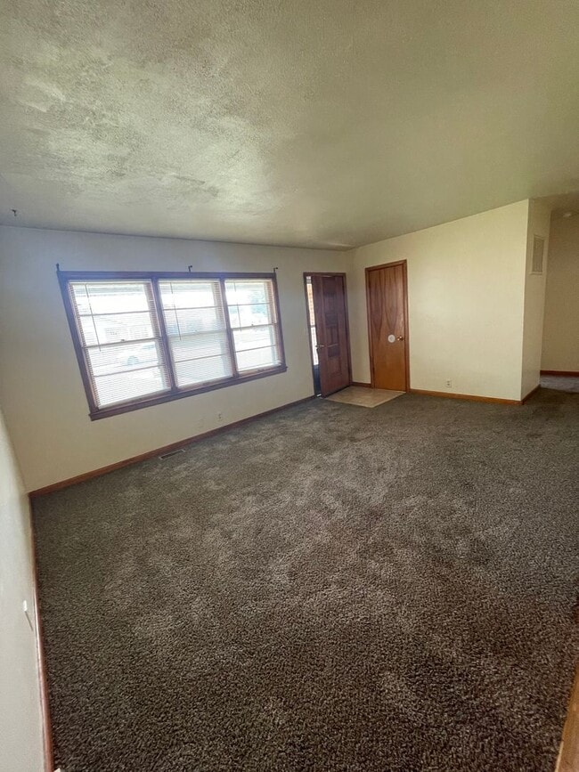 1205 Eisenhower Ave in Great Bend, KS - Building Photo - Building Photo