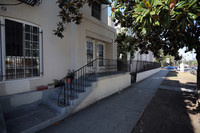 3754-3756 W 1st St in Los Angeles, CA - Foto de edificio - Building Photo