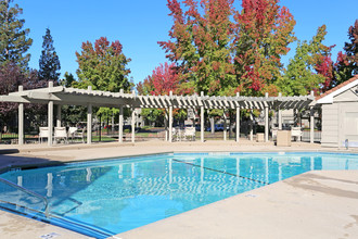 Huntington Square in Citrus Heights, CA - Foto de edificio - Building Photo