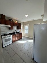 11 Oakland Ave, Unit 3 in Everett, MA - Building Photo - Building Photo