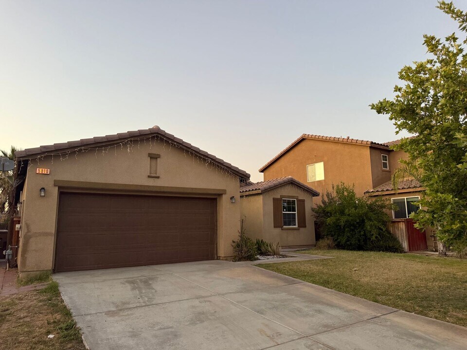5810 Warren Ridge Dr in Bakersfield, CA - Building Photo