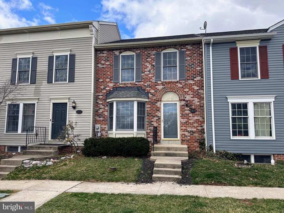 2415 Prentice Ct in Frederick, MD - Building Photo