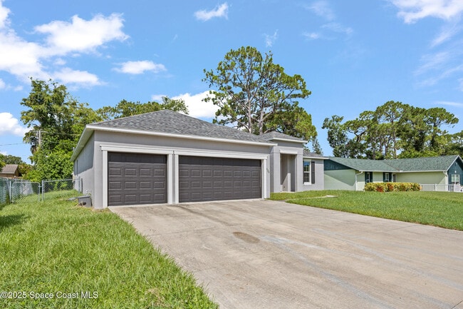 456 Azalea Ave SE in Palm Bay, FL - Building Photo - Building Photo