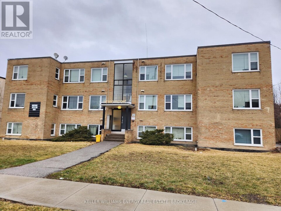 111-111 Craydon Rd in Whitby, ON - Building Photo