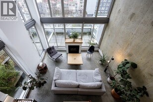 289 Alexander St in Vancouver, BC - Building Photo