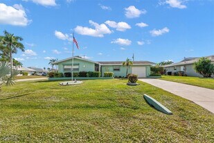 1030 SE 43rd Terrace in Cape Coral, FL - Building Photo