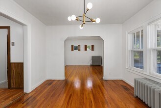 4995 Anatole St in Grosse Pointe, MI - Foto de edificio - Building Photo