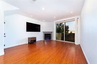 5303 Satsuma Ave in Los Angeles, CA - Building Photo - Building Photo