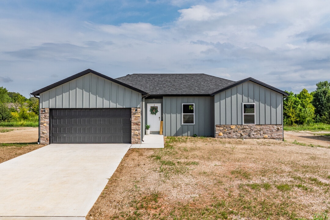 Summit Park in Bolivar, MO - Building Photo