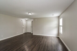 7807 Birdwood Dr in Memphis, TN - Building Photo - Building Photo