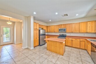 10589 Danielson Ave in Las Vegas, NV - Building Photo - Building Photo
