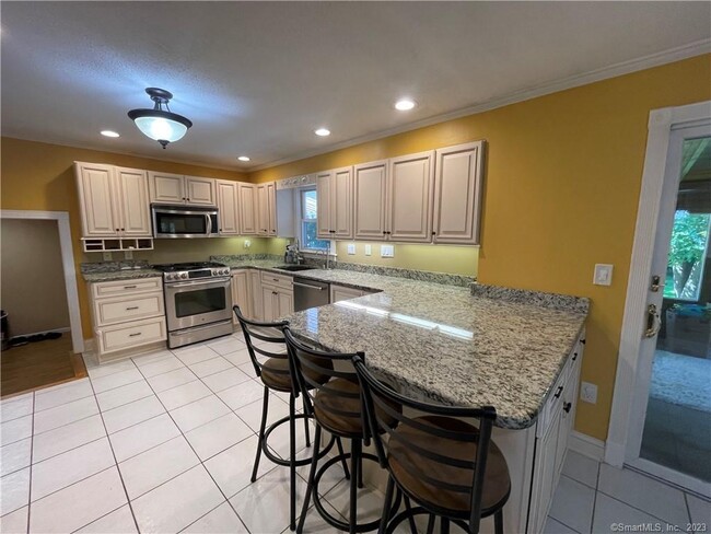 56 Partridge Dr in Waterbury, CT - Foto de edificio - Building Photo