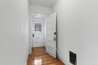 875 Elm St, Unit 4 in New Haven, CT - Building Photo - Building Photo