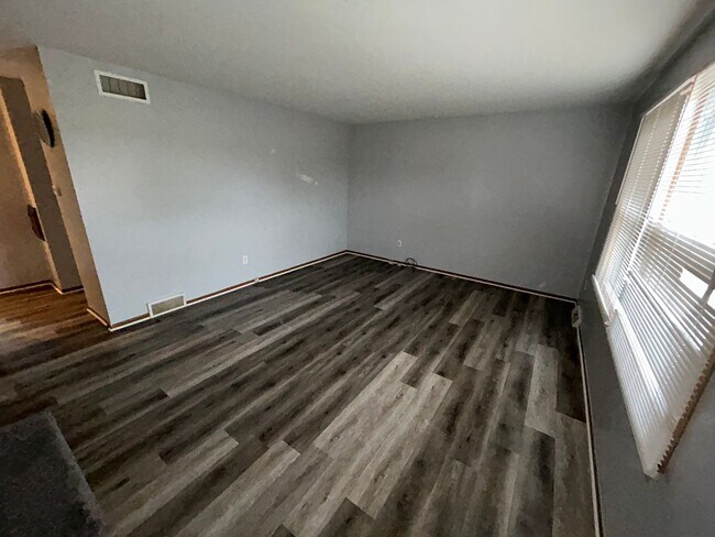 9116 Broadway Dr-Unit -9116 in Sturtevant, WI - Building Photo - Building Photo