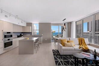 4010 S Ocean Dr in Hollywood, FL - Building Photo - Building Photo