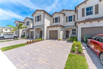 2442 SE 28th St in Homestead, FL - Building Photo - Building Photo