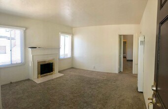 927 W Franklin St in Monterey, CA - Building Photo - Building Photo