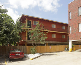 The Carrells Apartments in Austin, TX - Foto de edificio - Building Photo